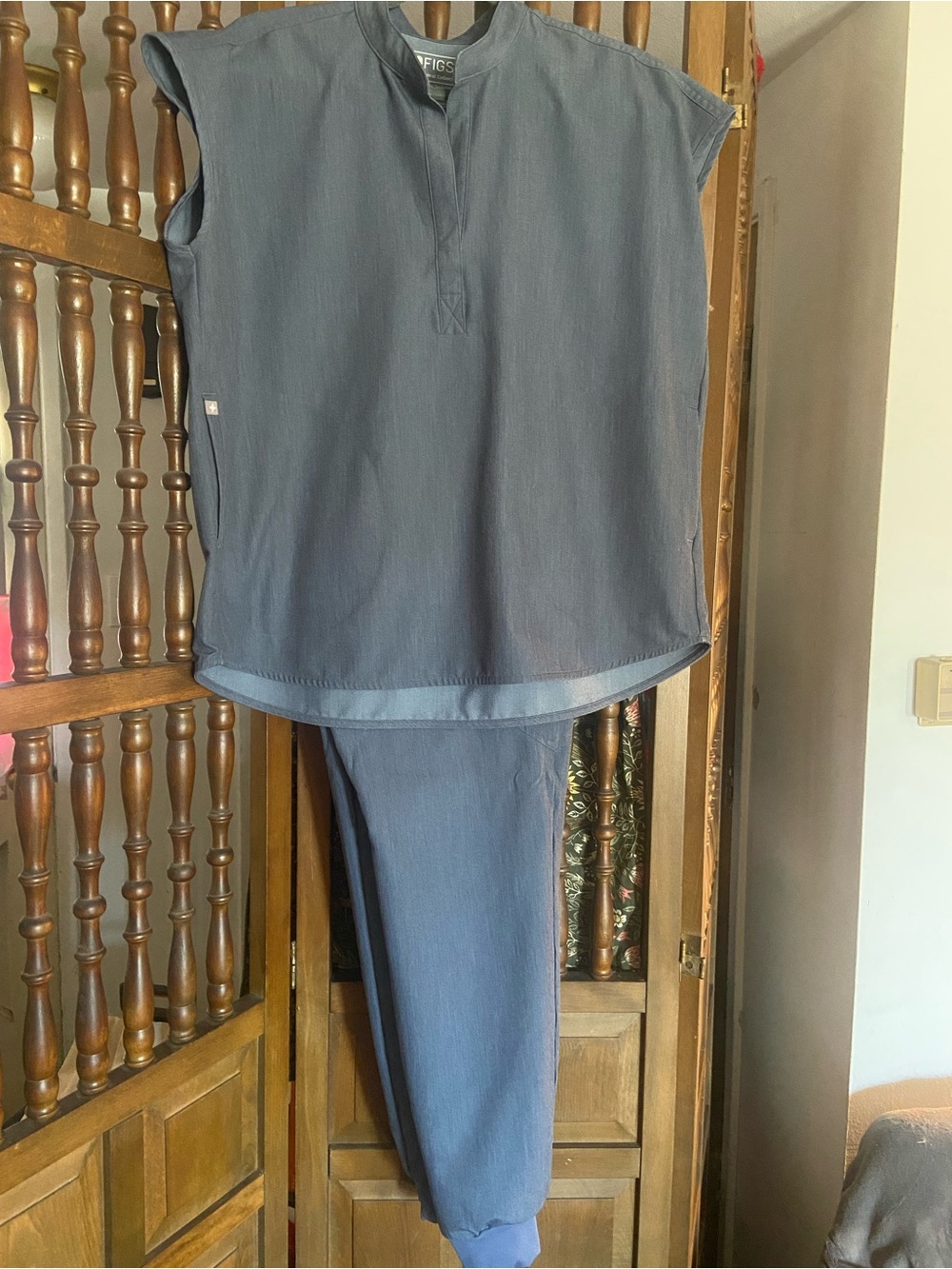 FIGS Slate-Blue Rafaela top:medium and Zamora jogger pants: medium/tall
